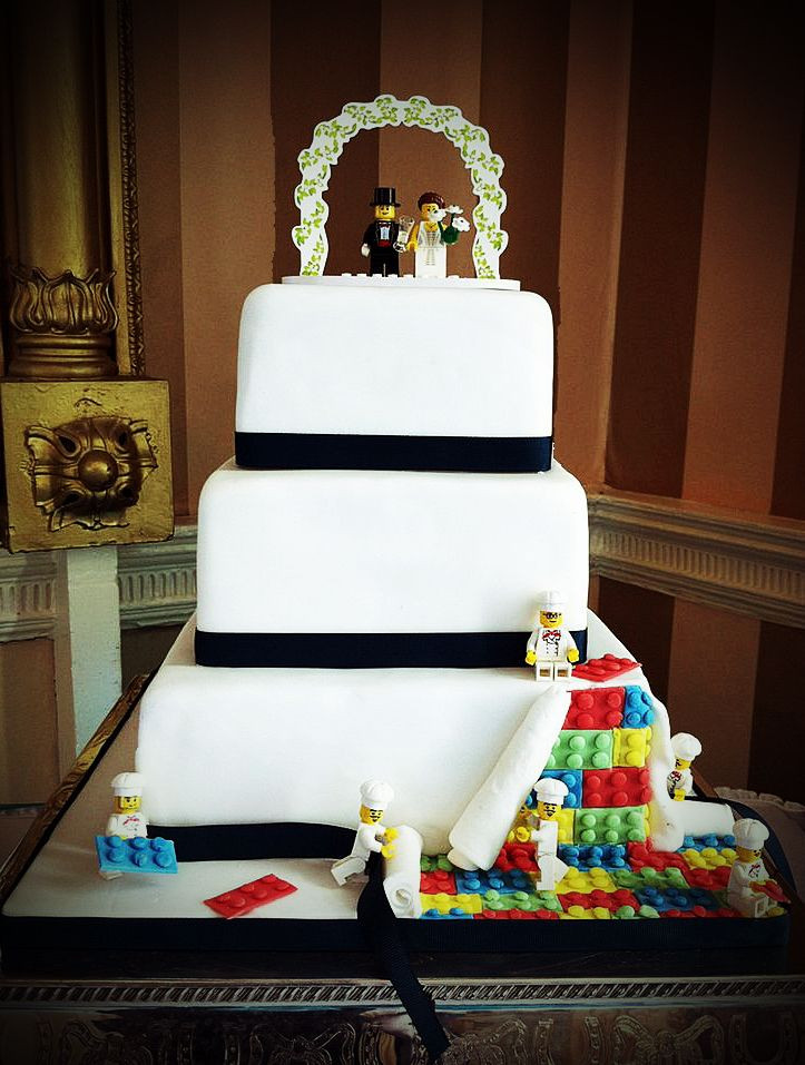 Lego Hochzeitstorte
 Lego Wedding Cake bright and fun Arundel West Sus