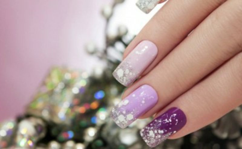 Lila Nageldesign
 Trendiges Nageldesign zu Weihnachten Nageldesign