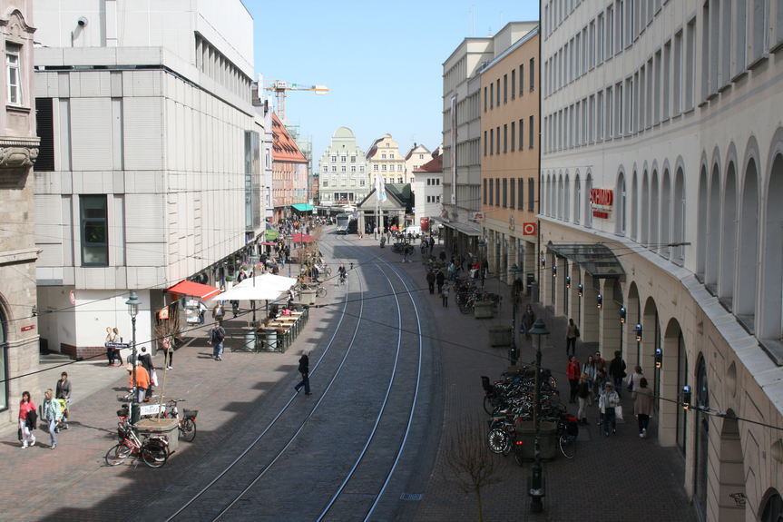 Maniküre Augsburg Innenstadt
 Der Augsburger Einzelhandel muss sich im Städte Vergleich