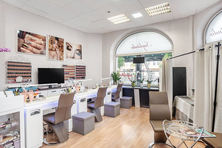 Maniküre Berlin Prenzlauer Berg
 Victoria Nails & Lashes