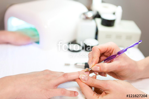 Maniküre Definition
 "Details of hands during a manicure in high definition