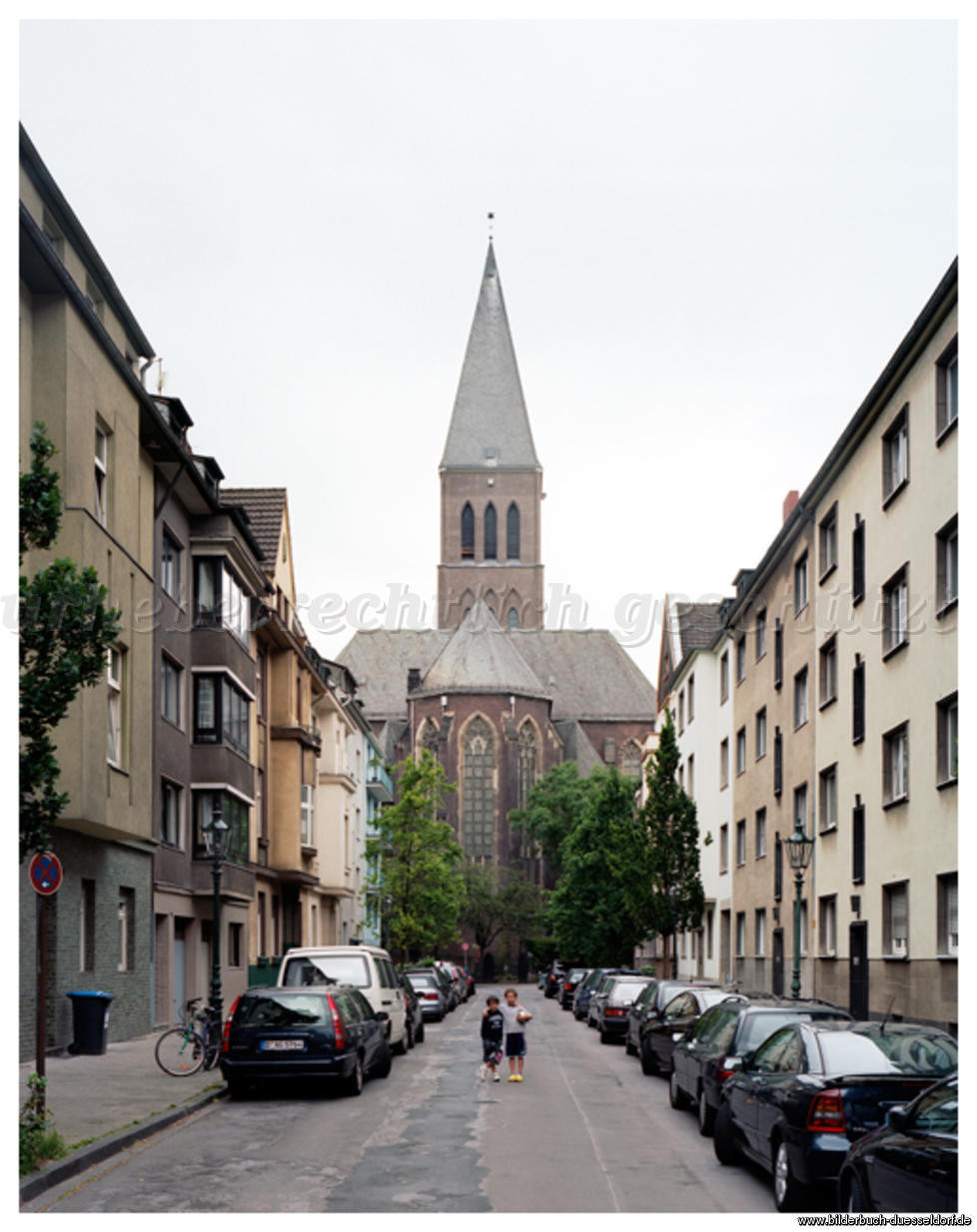 Maniküre Düsseldorf Bilk
 Bilderbuch Düsseldorf St Suitbertus