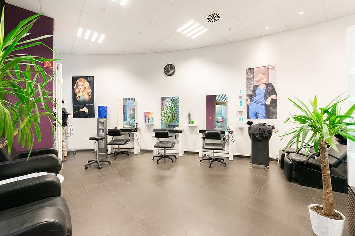 Maniküre Frankfurt
 Friseur Salon Star Karlstraße