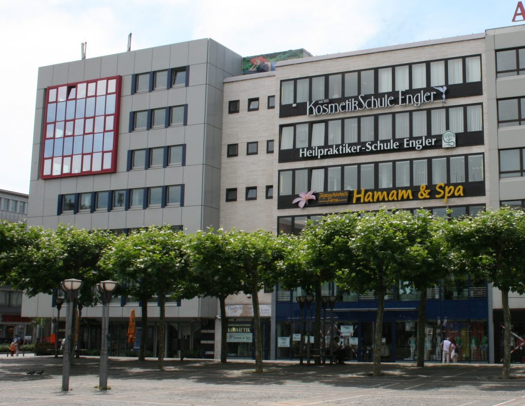 Maniküre Frankfurt
 Kosmetikschule Engler in Frankfurt am Main