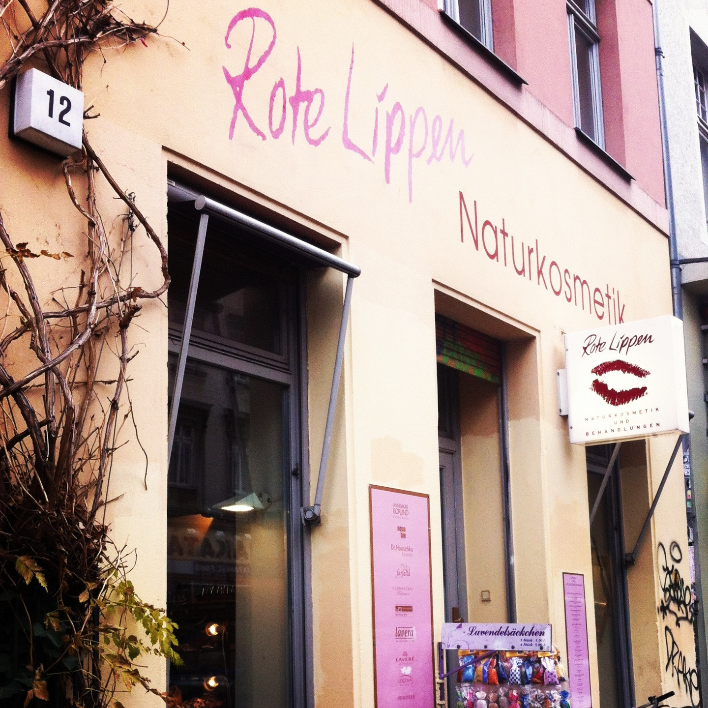 Maniküre Kreuzberg
 Rote Lippen Naturkosmetik Berlin Kreuzberg Wellness I LOVE