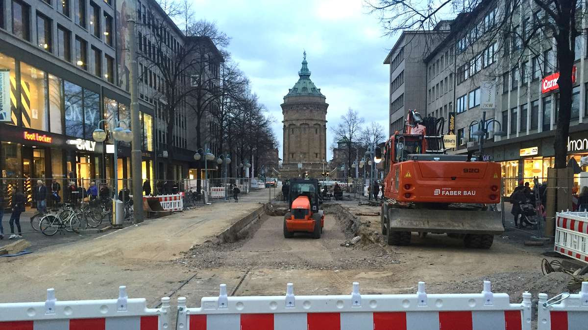 Maniküre Mannheim Innenstadt
 Mannheim Innenstadt Wegen Umbau der Planken fahren keine