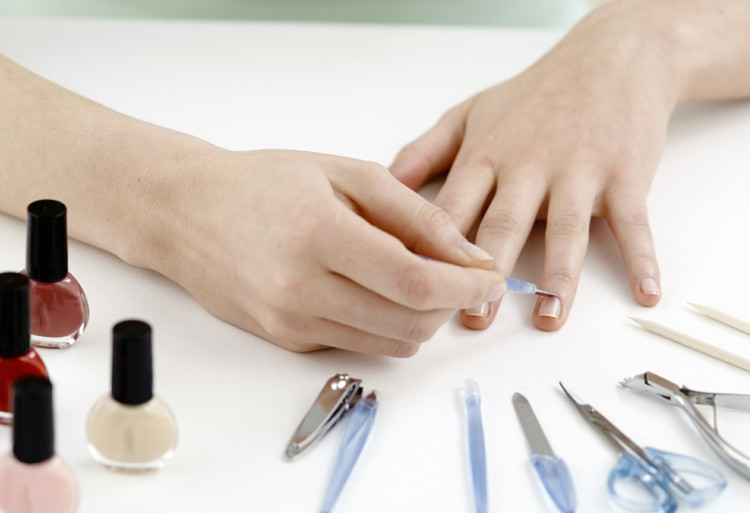 Maniküre Nagelhaut
 Wie Sie Ihre Maniküre selber machen können nützliche Tipps