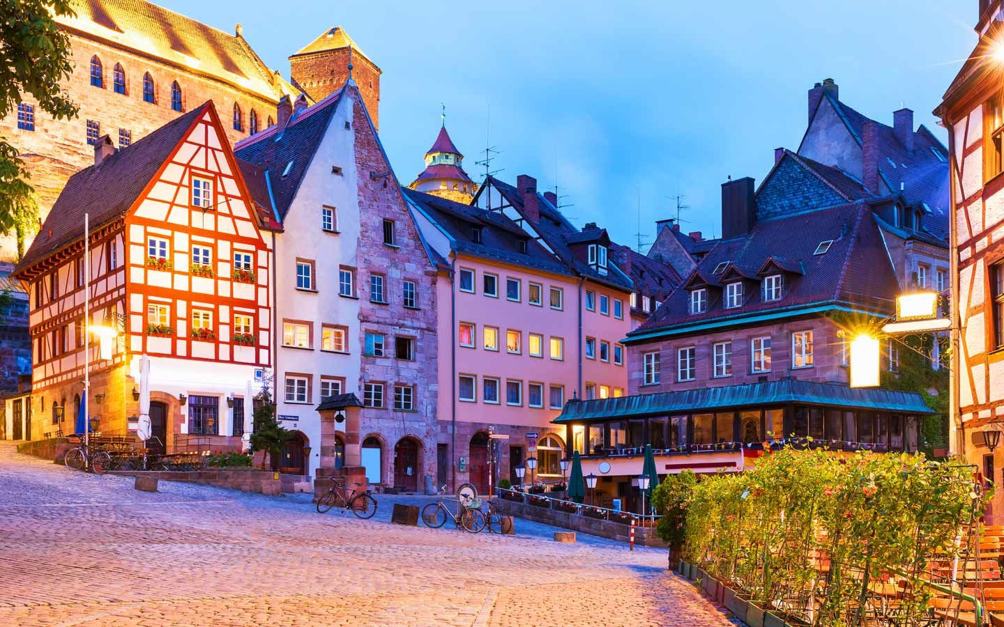 Maniküre Nürnberg Innenstadt
 Städtereisen Nürnberg mit Bahn und Hotel – BAHNHIT DE