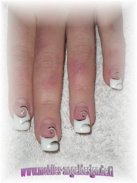 Mobiles Nageldesign
 Naildesign weiss