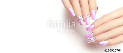 Modernes Nageldesign
 "Schönes und modernes Nageldesign" Stockfotos und