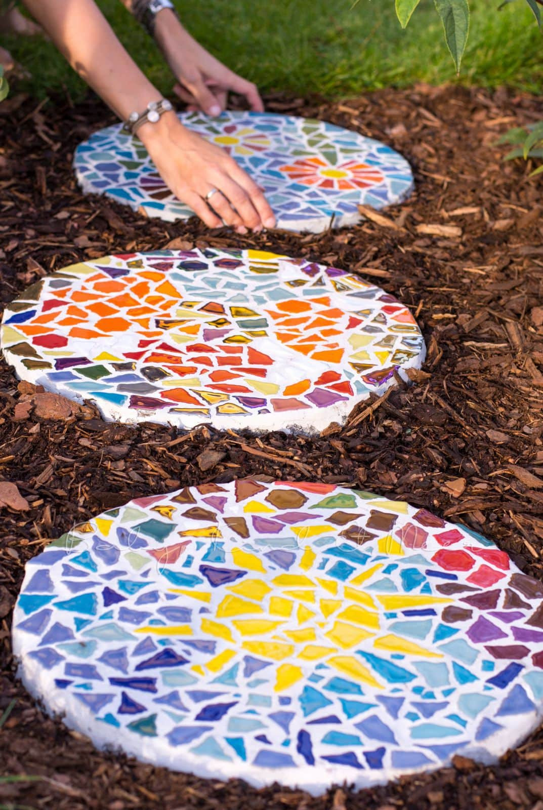 Mosaik Diy
 DIY MOSAIK GEHWEGPLATTEN FÜR DEN GARTEN Hausbau