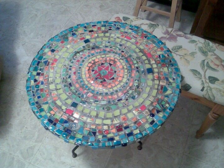 Mosaik Tisch Diy
 Mosaic table inspired by mediteranian colours made by moi
