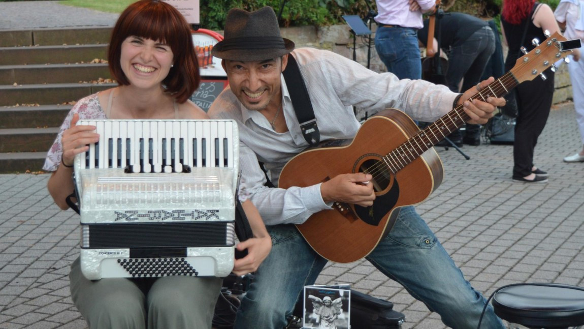 Musiker Für Geburtstagsfeier Gesucht
 Musiker für Straßenmusik Festival im September in