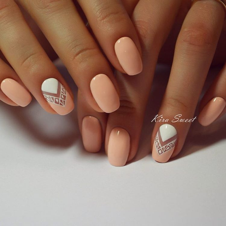 Nägel Kunst
 Peach and white with negative space nail art