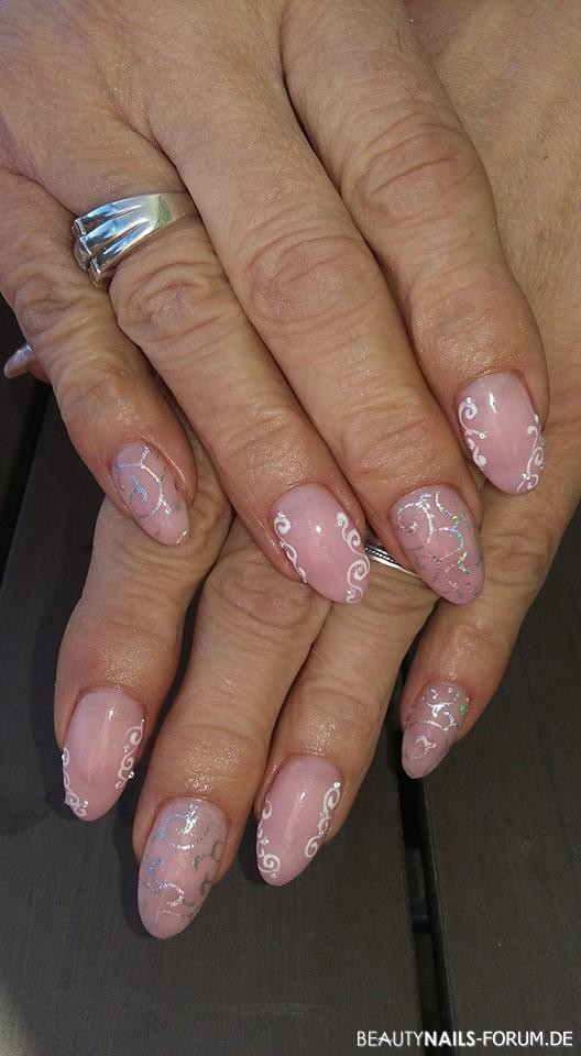 Nageldesign 2019 Glitzer
 50 Silber Nägel Bilder mit Nageldesign 2019