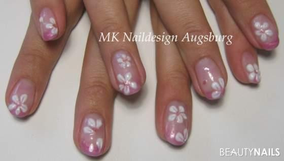 Nageldesign 3D
 3D Blümchen Nageldesign