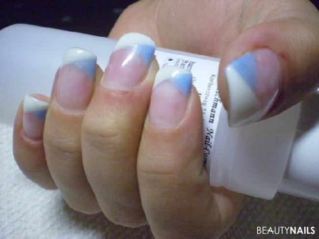 Nageldesign Blau Pink
 Blau weiß schlicht Nageldesign