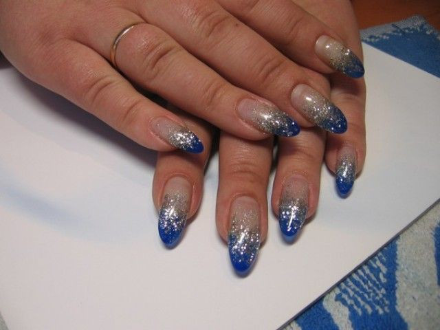 Nageldesign Blau Silber
 Nägel Fotos bei Svetlana 24 Blau mit Silber