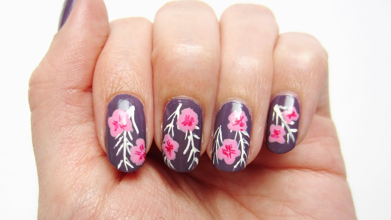 Nageldesign Blumen
 Sommerliches Nageldesign Blumen und Farn