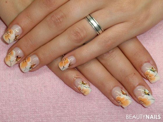 Nageldesign Blüten
 Orange Blüten mit Schmetterlingen Nageldesign