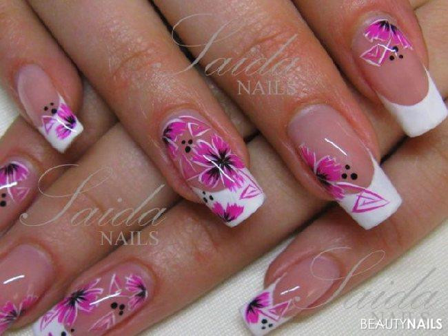 Nageldesign Blüten
 weiß pink Blüten Nageldesign