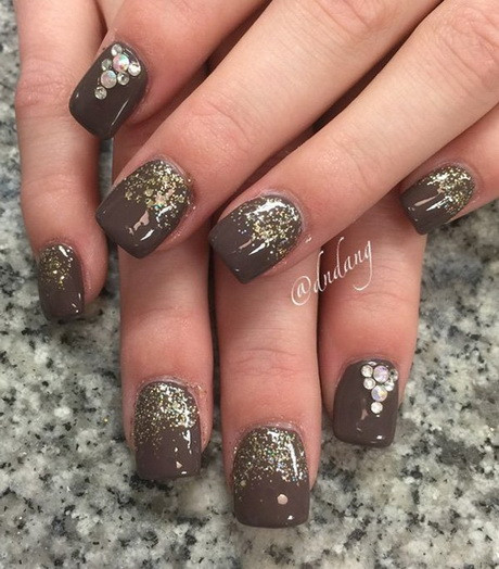 Nageldesign Braun
 Nailart braun gold