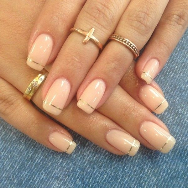 Nageldesign Braun Beige
 Pastelltöne mit Rand aus goldenen Streifen Nails