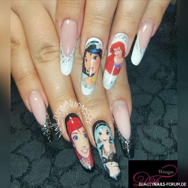 Nageldesign Disney
 Frenchnägel mit tollem Disney Design Nageldesign