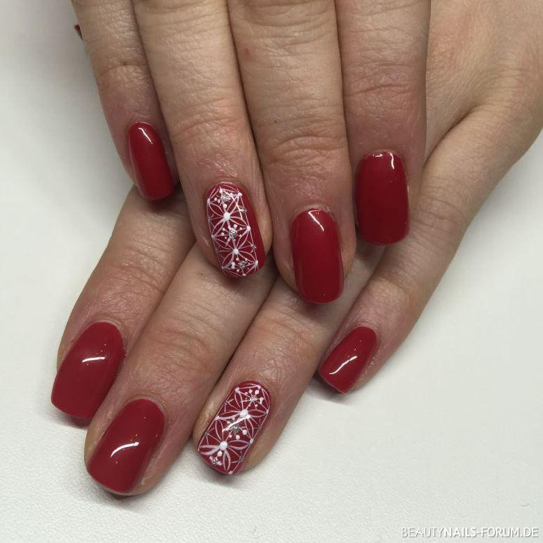 Nageldesign Dunkel
 Rote Nägel mit Nageldesign