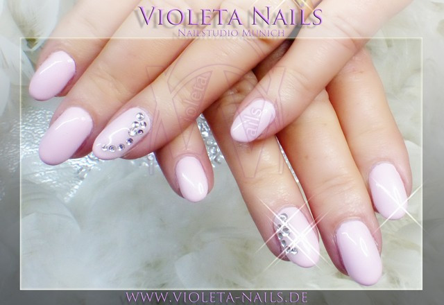 Nageldesign Elegant Dezent
 Violeta Nails Nagelstudio München Nagelforum für