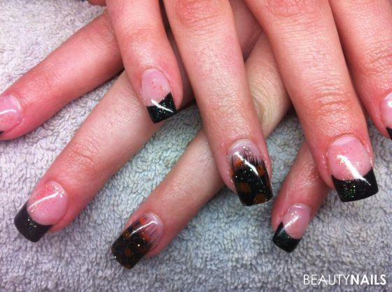 Nageldesign Feder
 Schwarz French mit Glitzer und Feder Nageldesign