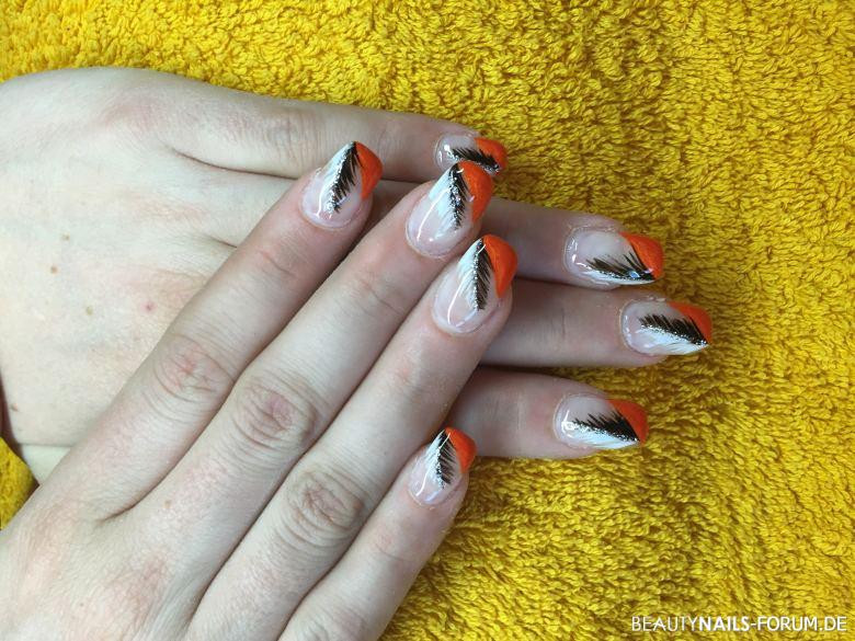 Nageldesign Feder
 orange mit feder Nageldesign