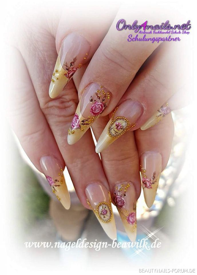 Nageldesign Forum
 Vintage Nageldesign Stiletto in gelb gold Nageldesign