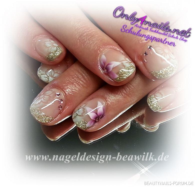 Nageldesign Forum
 Dezente Gelnägel mit Airbrush Nageldesign