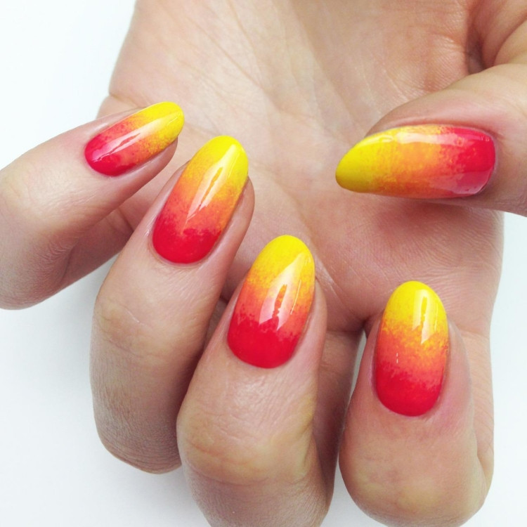 Nageldesign Gelb
 Nageldesign Sommer Ideen für einfache Motive und Farben