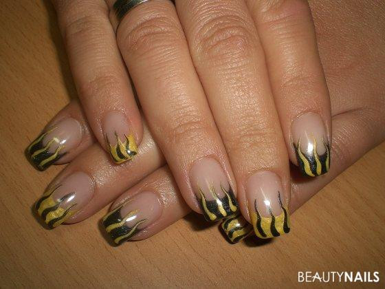 Nageldesign Gelb
 schwarz gelb Nageldesign