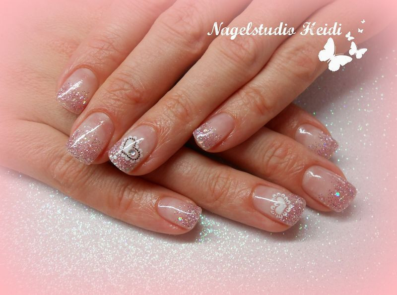 Nageldesign Gelnägel
 Super schöne Gelnägel mit Glitzer und weißen Herzen