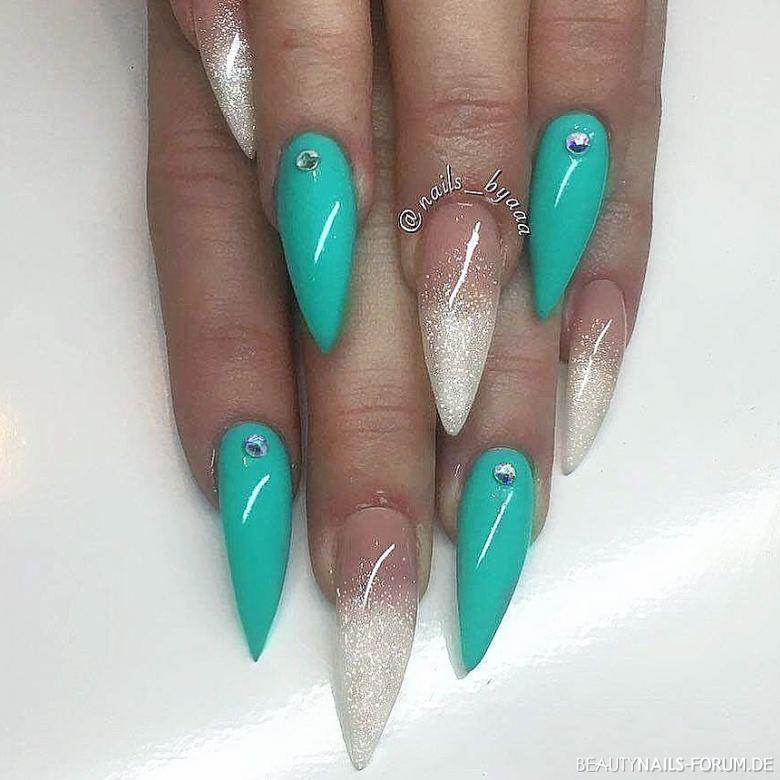 Nageldesign Glitzer Türkis
 Stiletto Türkis Nageldesign