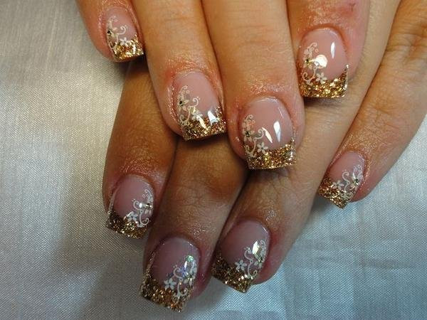 Nageldesign Gold
 Bild French in gold mit Stamping Nageldesign & Modellage