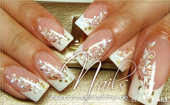 Nageldesign Gold
 Kundenwunsch etwas Gold Nageldesign