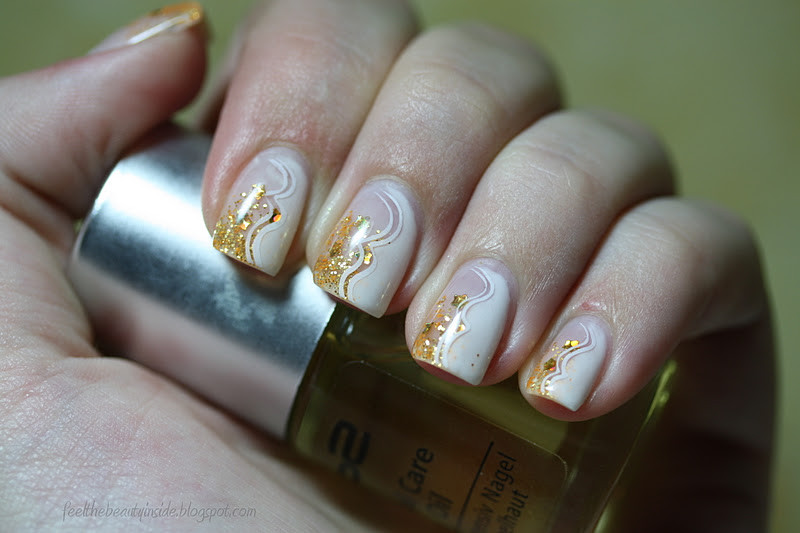 Nageldesign Gold
 Nageldesign Weiß Gold