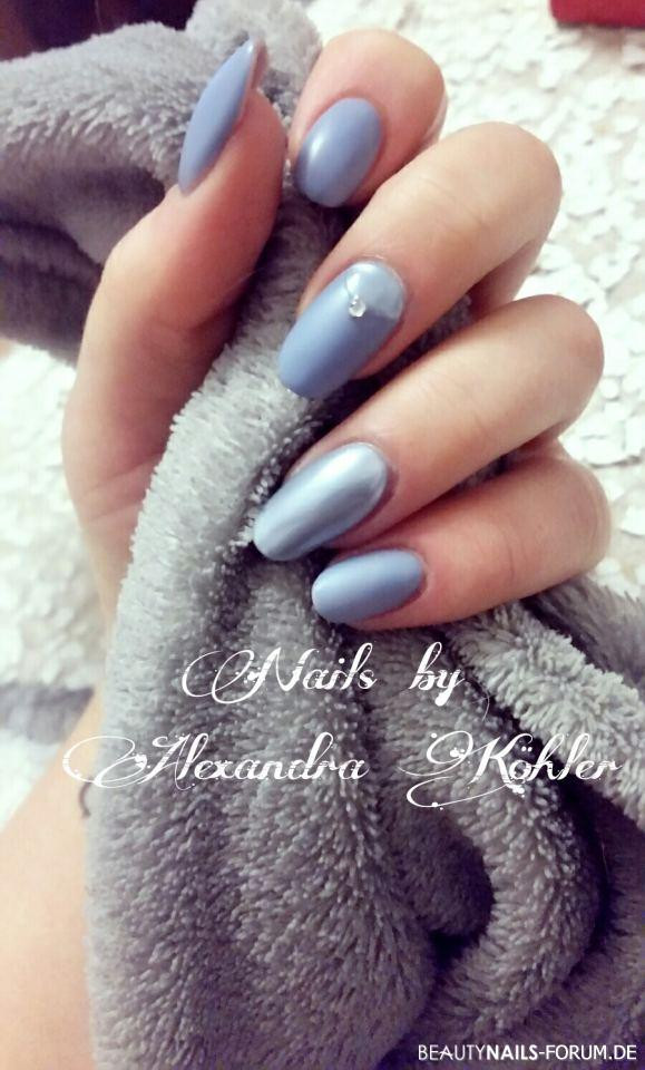 Nageldesign Grau Matt
 Fullcover Blau Grau Matt mit Chromenagel Nageldesign