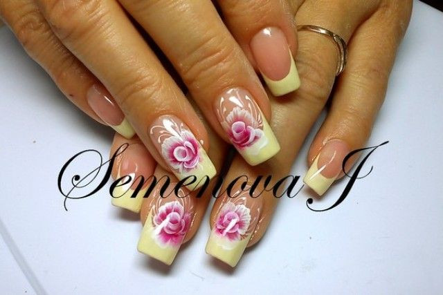 Nageldesign Hell
 Gelnägel Selbst Machen Yulia 2014 Hell Gelb mit Blumen