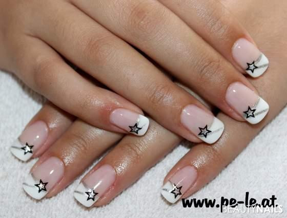 Nageldesign In Weiß
 a star is born Nageldesign