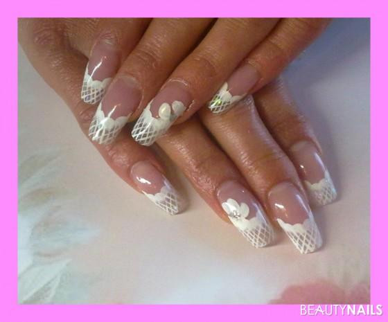 Nageldesign In Weiß
 weiss french in e stroke Nageldesign