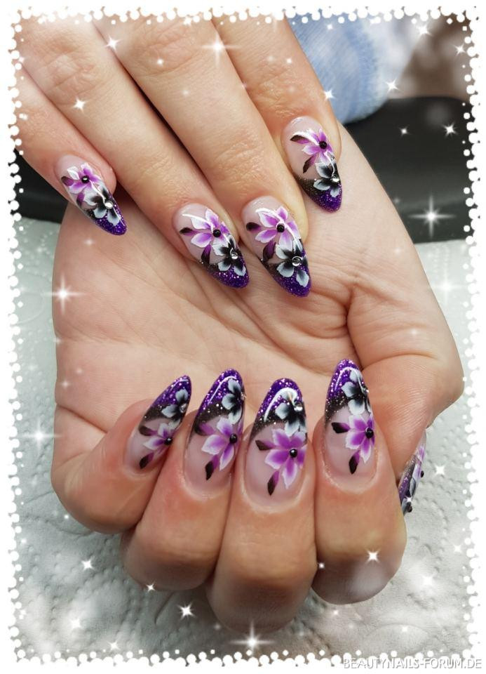 Nageldesign Lila Glitzer
 Schwarz und lila Glitzer mit e Stroke Mandelform