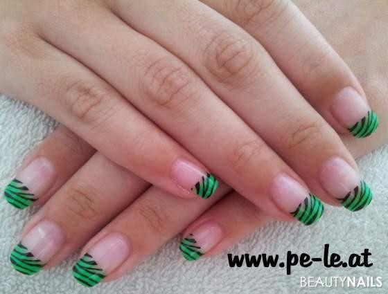 Nageldesign Make Up
 monster green Nageldesign