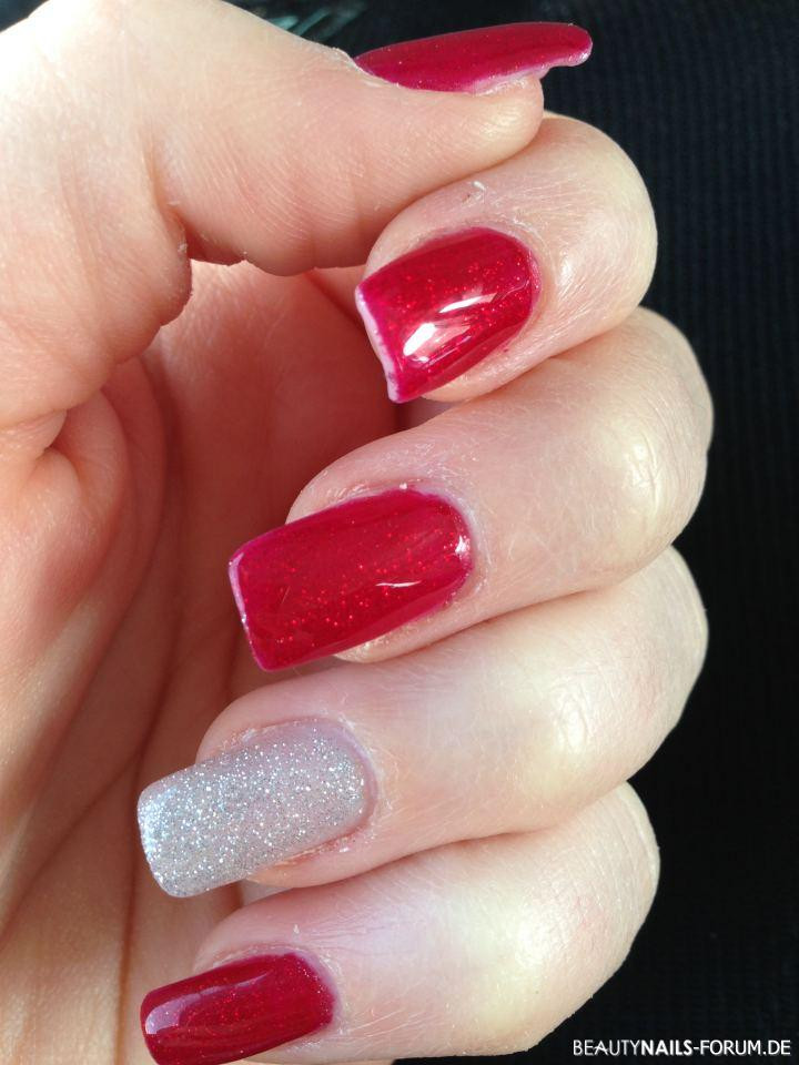 Nageldesign Mit Glitzer
 Rote Fingernägel mit Silber Glitzer Nageldesign