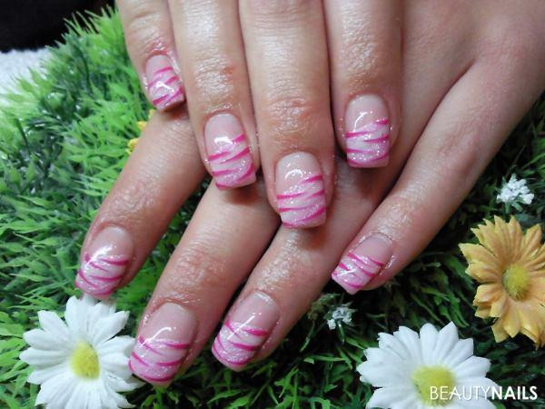 Nageldesign Mit Muster
 Rosa Nagellack mit Nailart Muster Nageldesign