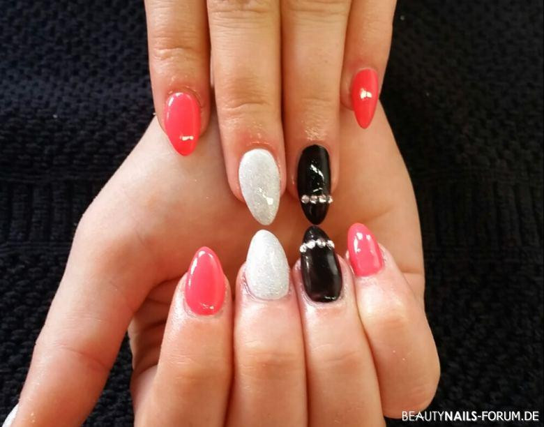 Nageldesign Mit Schwarz
 Pink mit Weiss und Schwarz Nageldesign Nageldesign